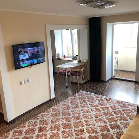 Apartment On Republic Square Uszty-Kamenogorszk Kültér fotó