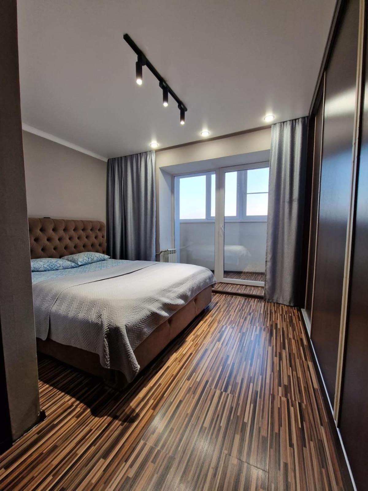 Apartment On Republic Square Uszty-Kamenogorszk Kültér fotó