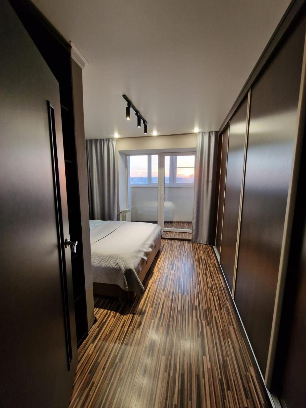 Apartment On Republic Square Uszty-Kamenogorszk Kültér fotó