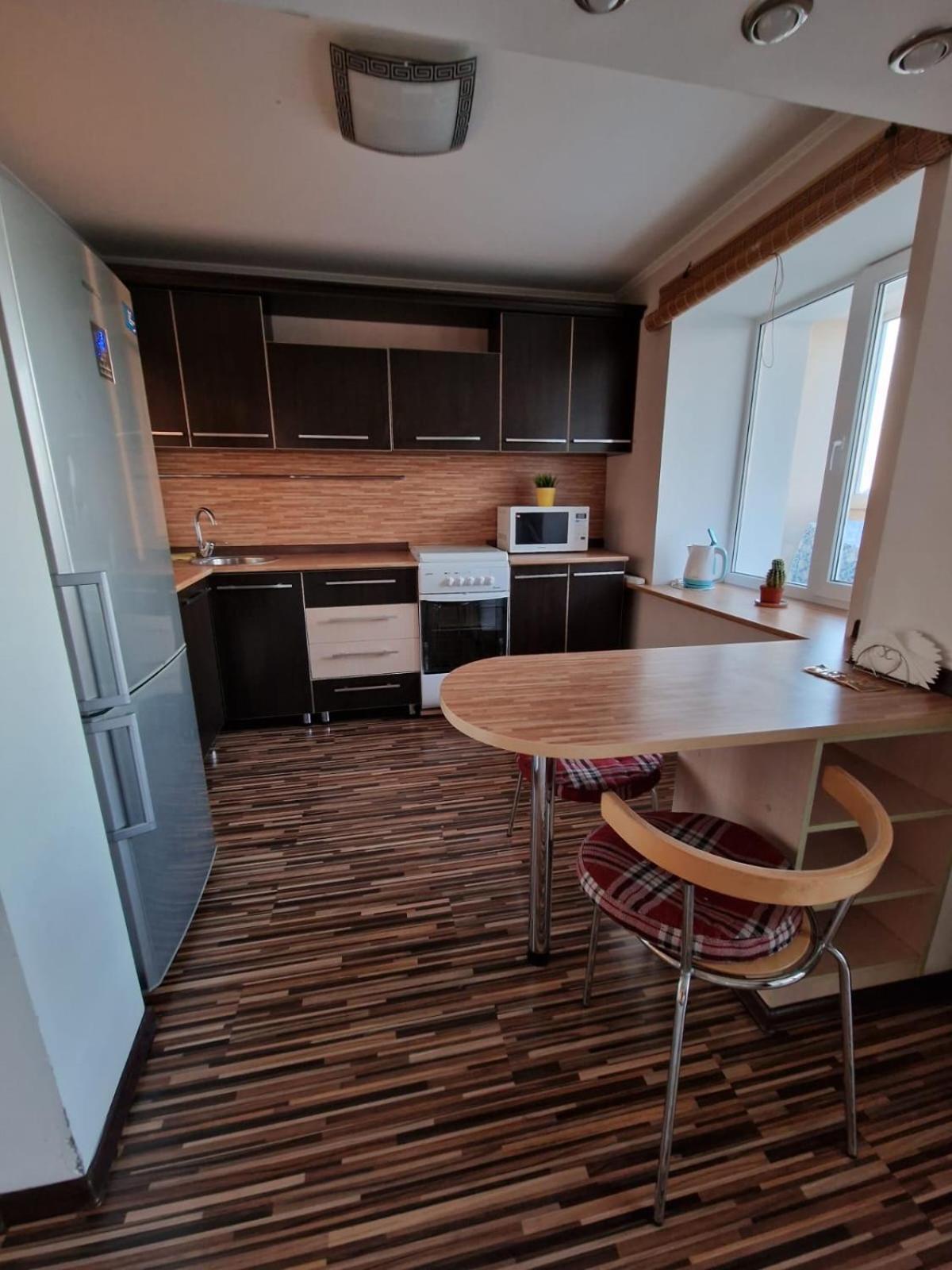 Apartment On Republic Square Uszty-Kamenogorszk Kültér fotó