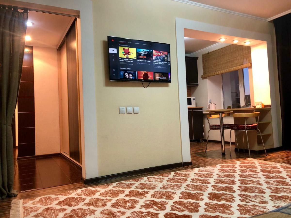 Apartment On Republic Square Uszty-Kamenogorszk Kültér fotó